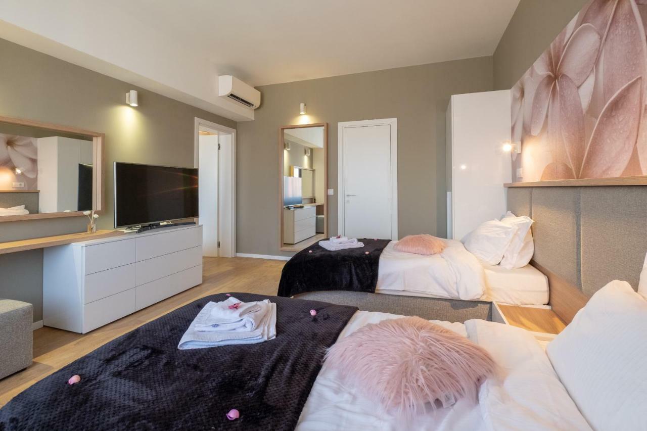 Vitosha Blvd Luxury 2-Bedroom, 2-Bathroom With Balcony Софія Екстер'єр фото