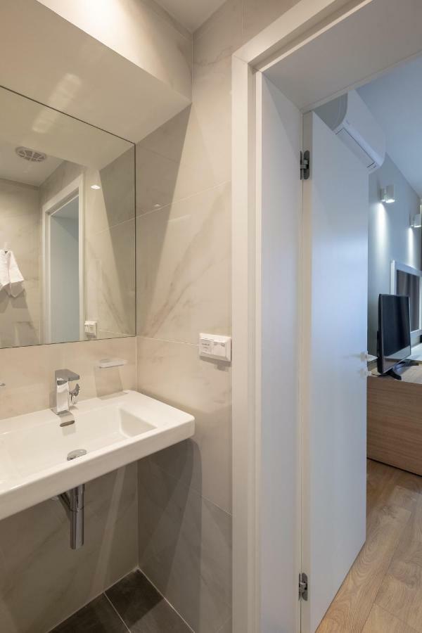 Vitosha Blvd Luxury 2-Bedroom, 2-Bathroom With Balcony Софія Екстер'єр фото