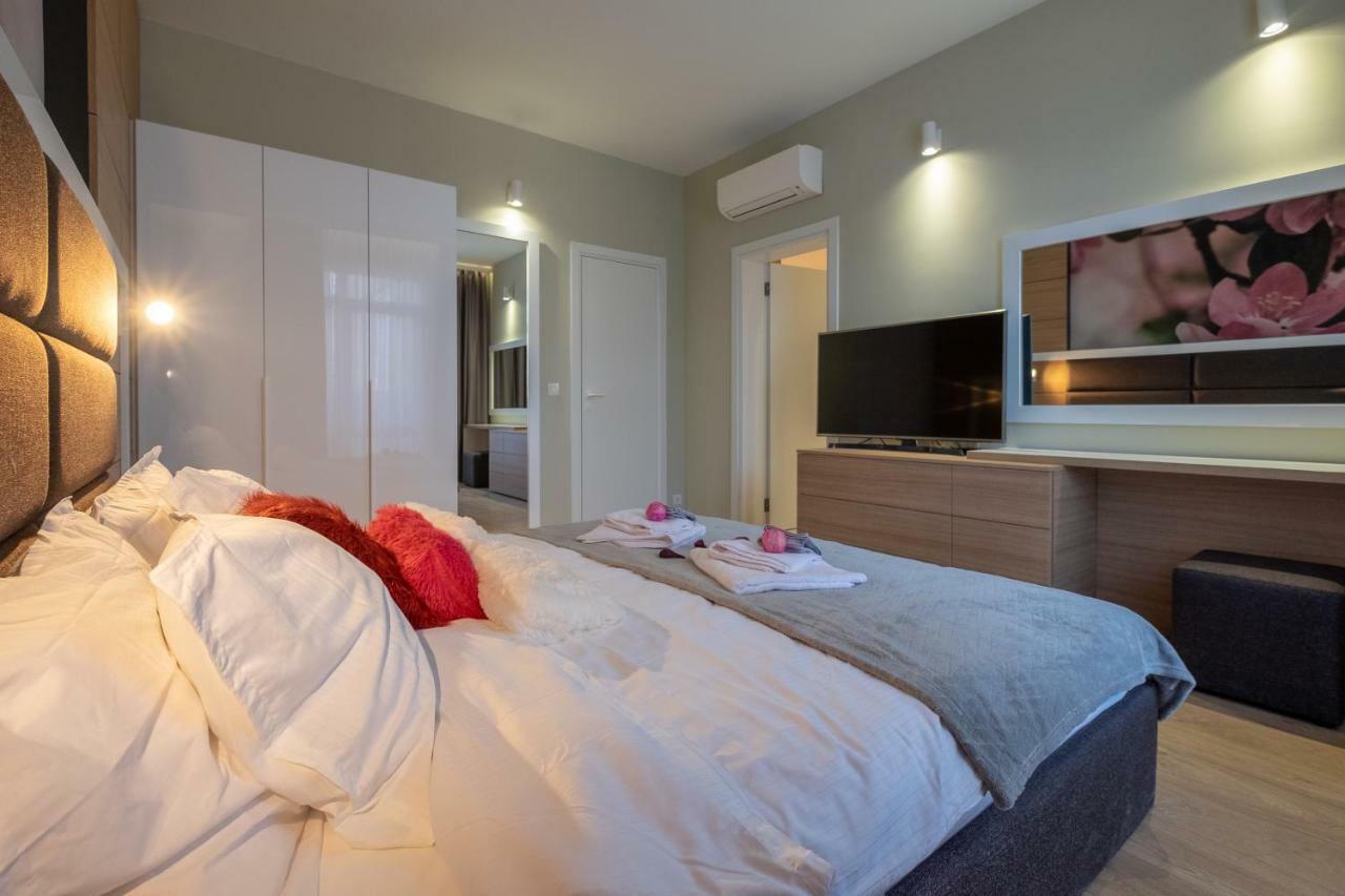 Vitosha Blvd Luxury 2-Bedroom, 2-Bathroom With Balcony Софія Екстер'єр фото
