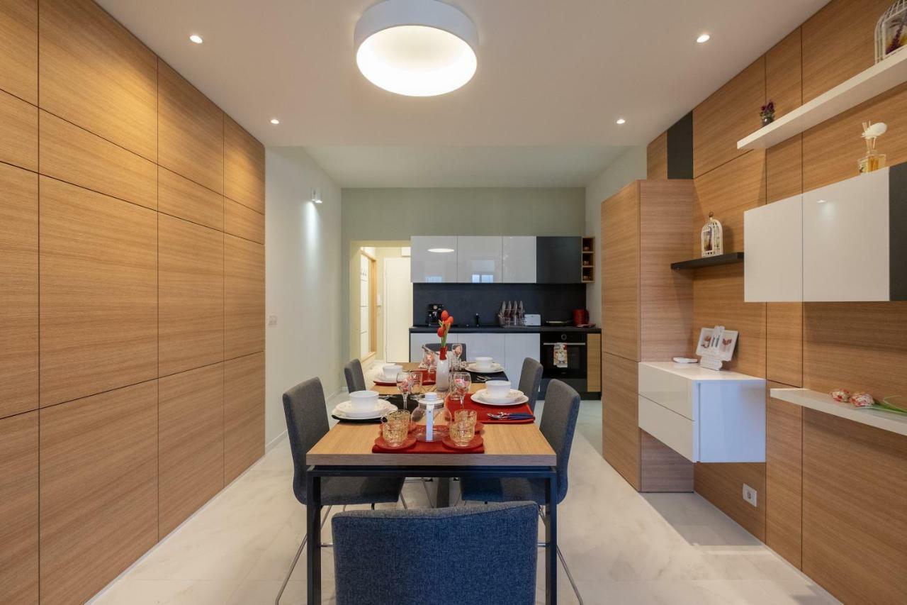 Vitosha Blvd Luxury 2-Bedroom, 2-Bathroom With Balcony Софія Екстер'єр фото